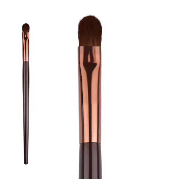 Élan Professional Brush Face No.23 features a densely packed, rounded synthetic bristle head ideal for precise application of concealer or cream eyeshadow on delicate areas