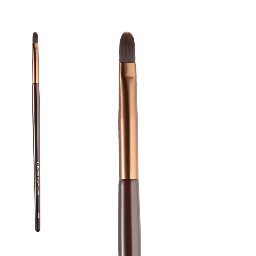 Élan Professional Brush Face No.9 features a flat, rounded tip with dense synthetic bristles ideal for precise application of concealer or cream products